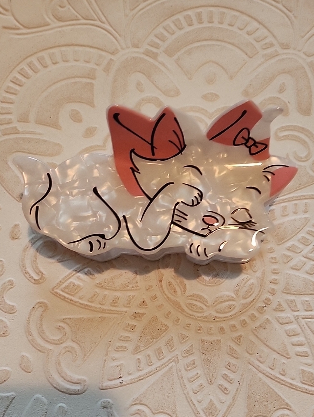 Disney Aristocats Sleppy Marie Pink And White Lightweight Acrylic Claw Clip